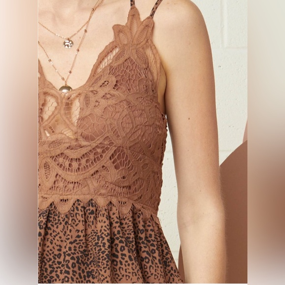 NWT Entro Leopard Print Lace Low-Cut Top, featuring tiered peplum detail. - Picture 5 of 5
